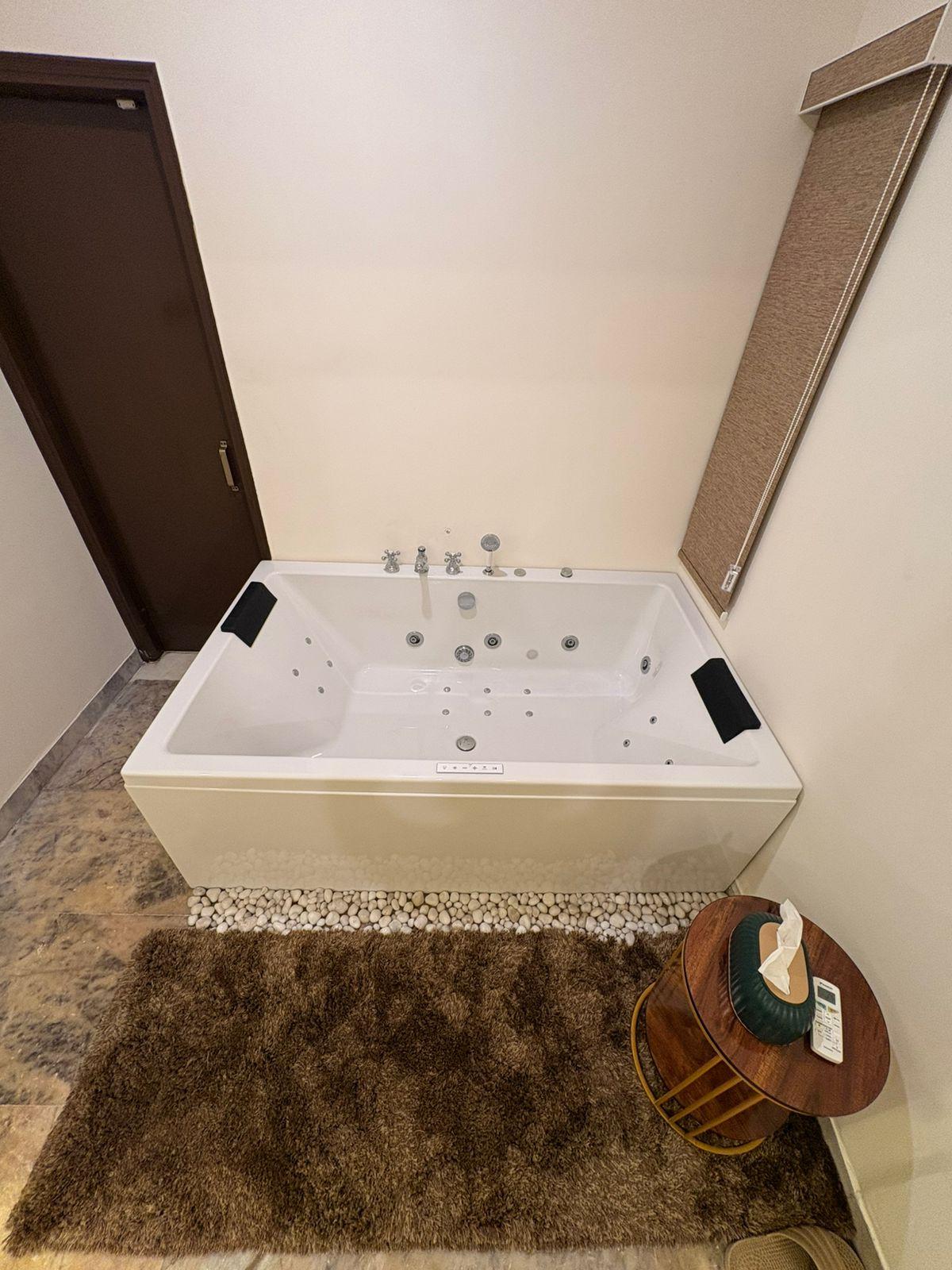 Jacuzzi suite at Soulscape Elite